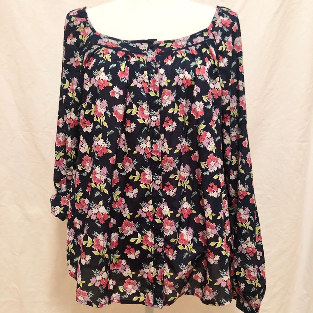 Levi’s full or 3/4 length sleeve peasant top